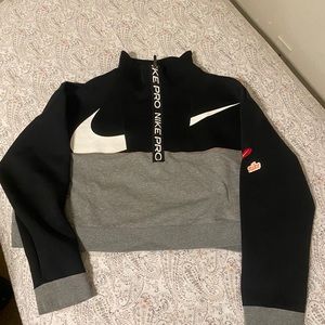 Size XL Nike crop top sweatshirt